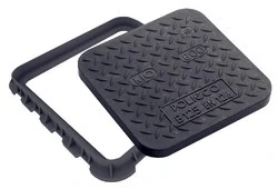 KIO kompozitní poklop do 12,5t (B125) čtvercový 300x300 + standardní rám, zámek a těsnění