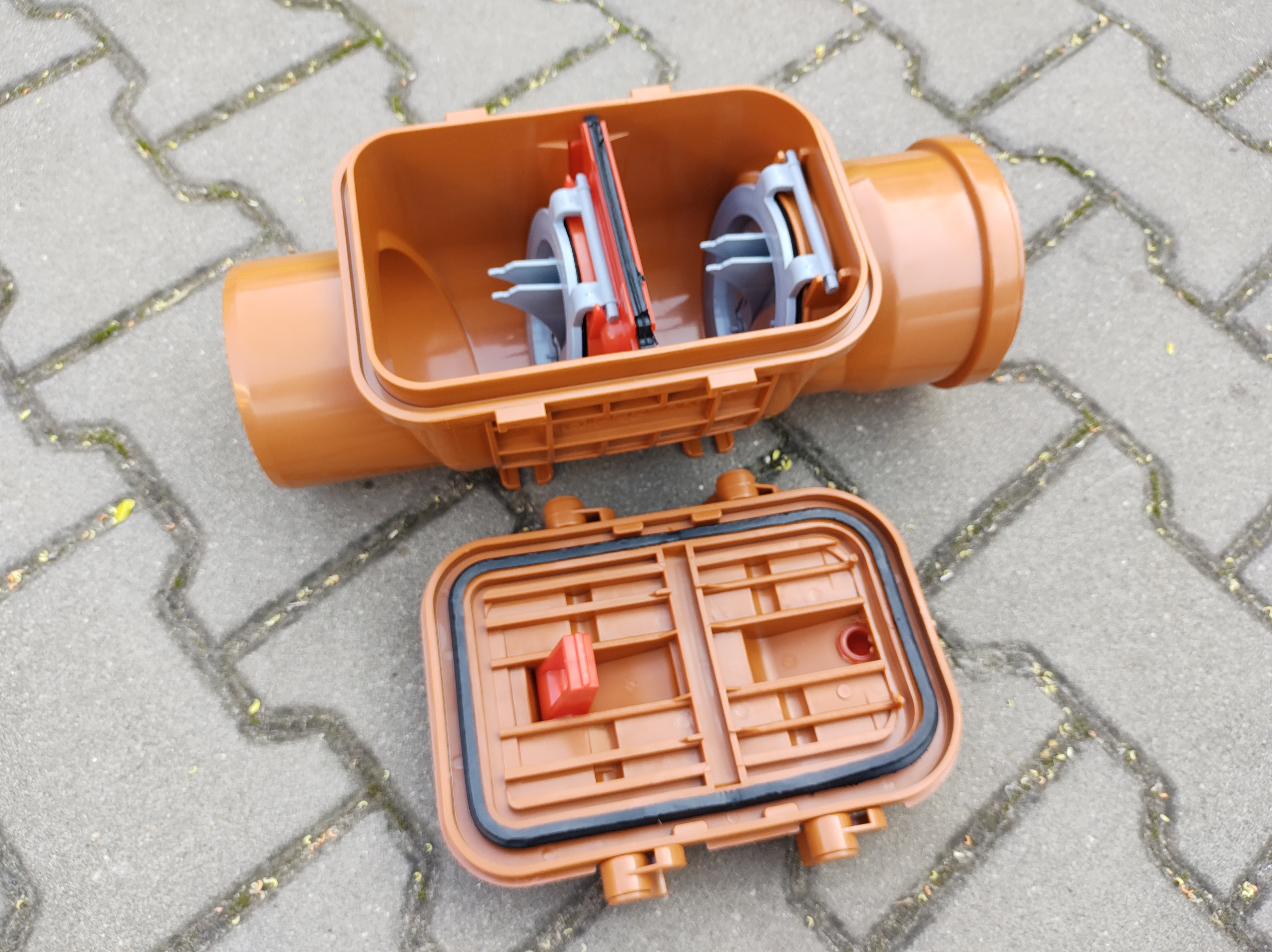 Zpětná klapka dvojitá s aretací jedné klapky DN 110 PEŠTAN